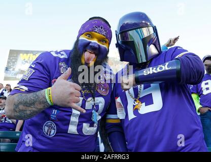 Carson, California, Stati Uniti d'America. 15 Dic, 2019. Minnesota Vikings tifosi durante il gioco di NFL tra il Los Angeles Chargers e il Minnesota Vikings presso la dignità Salute Sport Park di Carson, California. Charles Baus/CSM/Alamy Live News Foto Stock