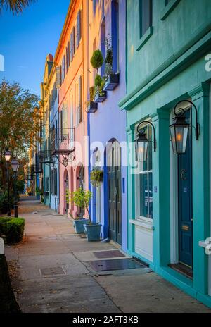 Charleston è la più antica e la più grande città negli Stati Uniti Stato della Carolina del Sud, noto per il suo ruolo di grandi dimensioni in American commercio di schiavi. La città è il c Foto Stock