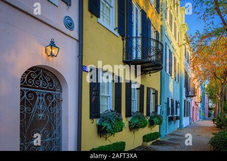 Charleston è la più antica e la più grande città negli Stati Uniti Stato della Carolina del Sud, noto per il suo ruolo di grandi dimensioni in American commercio di schiavi. La città è il c Foto Stock