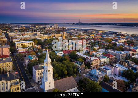 Charleston è la più antica e la più grande città negli Stati Uniti Stato della Carolina del Sud, noto per il suo ruolo di grandi dimensioni in American commercio di schiavi. La città è il c Foto Stock