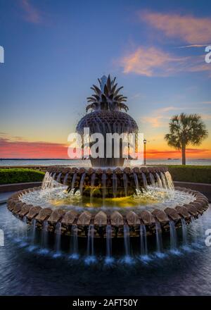 Waterfront Park è un parco di 5 ettari lungo circa 800 metri del fiume Cooper a Charleston, South Carolina. Foto Stock