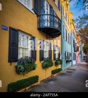 Charleston è la più antica e la più grande città negli Stati Uniti Stato della Carolina del Sud, noto per il suo ruolo di grandi dimensioni in American commercio di schiavi. La città è il c Foto Stock