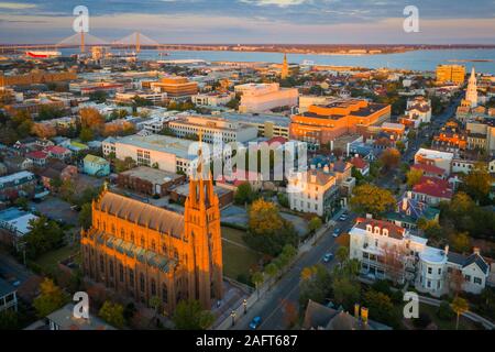 Charleston è la più antica e la più grande città negli Stati Uniti Stato della Carolina del Sud, noto per il suo ruolo di grandi dimensioni in American commercio di schiavi. La città è il c Foto Stock