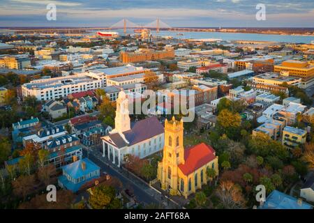 Charleston è la più antica e la più grande città negli Stati Uniti Stato della Carolina del Sud, noto per il suo ruolo di grandi dimensioni in American commercio di schiavi. La città è il c Foto Stock