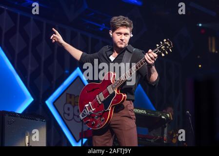 WASHINGTON, DC - 16 dicembre: Niall Horan esegue sul palco durante il caldo 99.5's Jingle Ball 2019 su dicembre 16, 2019 a Washington, DC. Foto: Lisa Walker/imageSPACE/MediaPunch Foto Stock