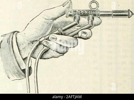 . Il settore farmaceutico era. su carbone di legna prima il cannello fiamma. Secondo il modo in cui il condotto di soffiaggio è ap-impaccati, sia il carattere o la direzione della fiamma,o entrambi possono essere modificati. Inserendo la punta appena con-nella base della fiamma di un getto di aria viene portato directlywithin la zona di combustione, aumentando la quantità di ossigeno ofavailable, cambiando la sua direzione e decreasingits luminosità e la creazione di ciò che è noto come il oxi-(liziny flimc, a causa della facilità con cui Partiper il suo ossigeno per altre sostanze sulle quali essa isbrought a sopportare. Se la punta del Foto Stock