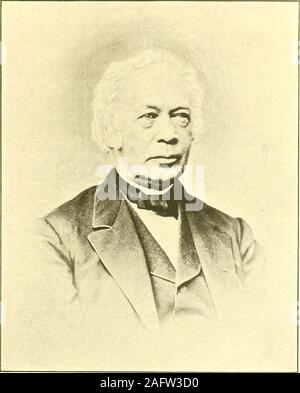 . "Il nostro paese e la sua gente" : una storia di Hampden County, Massachusetts.. county nello stato. Banco Tlie.-al momento della creazione di Hampden countythe vecchia corte superiore del giudice aveva passato fuori existenceand al suo posto vi era stato istituito il supremo judicialcourt. L'unico rappresentante della contea di bar che hanno raggiunto finoal dignità del capo justiceship di questa corte era Ruben a-acqua Chapman, che è stato nominato per tale alto ufficio in 18fi8e servita fino alla sua morte nel 1873. Chief Justice Chapman era nativo di Hampden county.nato nella cittadina di Russell nel 1801. Ho Foto Stock