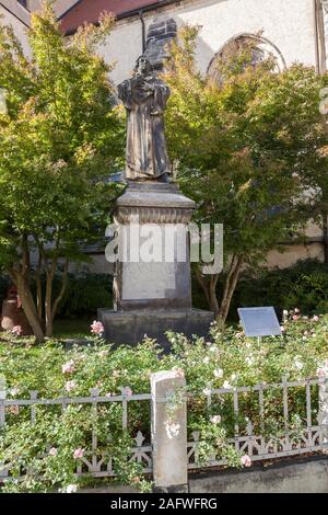 Monumento al riformatore Martin Lutero presso la chiesa del paese a Dippoldiswalde Foto Stock