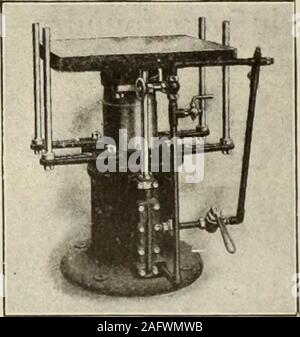 . Canadian fonditore (1918). Servizio in uniforme e DurabilityEnsure economia. Forno inclinabile crogioli la nostra specialità. Catalogo su richiesta una prova vi convincerà. Jonathan Bartley Crucible Co, Trenton, N. J., U. S. A. British macchine di stampaggio e di attrezzature da fonderia. Foto Stock