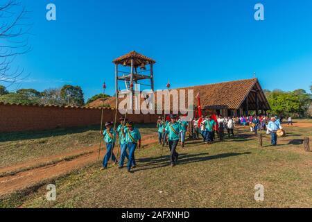 Feria o processione religiosa presso la missione gesuita di Santa Ana, Circuito dei Gesuiti, pianura orientale, Bolivia, America Latina Foto Stock