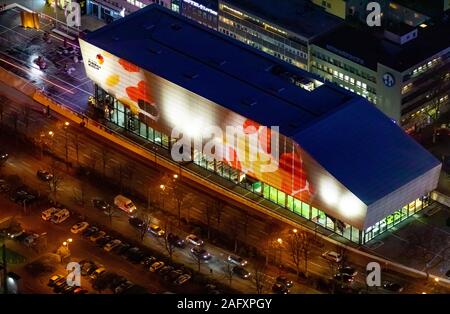 Fotografia aerea del museo del calcio in Dortmund di notte, Dortmund, la zona della Ruhr, Renania settentrionale-Vestfalia, Germania, DE, Europa, fotografia aerea, bi Foto Stock