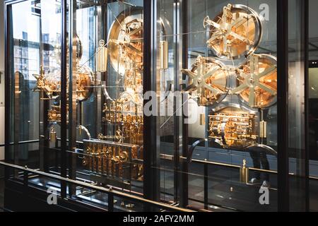 Copenhagen, Danimarca - 9 Dicembre 2017: Jens Olsen World Clock è un avanzato orologio astronomico che viene visualizzato in Copenhagen City Hall Foto Stock