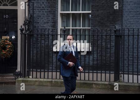 Londra, Regno Unito. Xvi Dec, 2019. Matt Hancock, Segretaria di salute lasciando Downing Street a seguito di una riunione del gabinetto. Claire Doherty/Alamy Live News Foto Stock