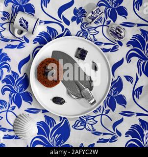 Delfware o blu Delft Tableau con torta e Server Gingerbread VII Foto Stock