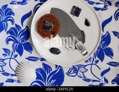 Delfware o blu Delft Tableau con torta Server e pan di zenzero VI Foto Stock