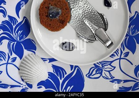 Delfware o blu Delft Tableau con torta e Server Gingerbread III Foto Stock