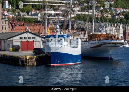 Lavoro Froeysund catamarano (Frøysund), nel porto di Bergen, Norvegia. Foto Stock