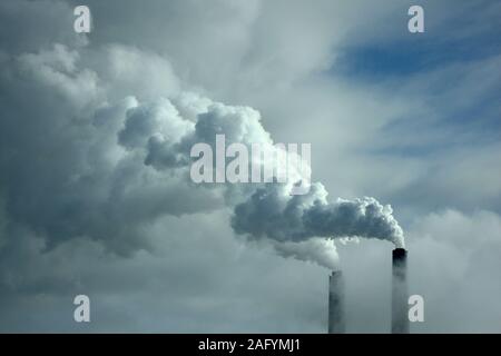 Inquinamento atmosferico provocato dagli impianti di trasformazione Foto Stock