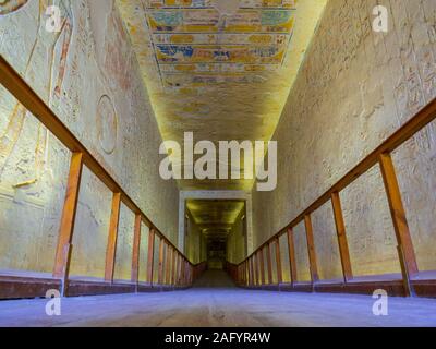 La passerella, tomba di Re Ramesse IV, Valle dei Re, Luxor, Egitto Foto Stock