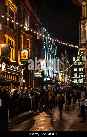 La vita notturna su strada regale, Soho, Londra, Inghilterra, Regno Unito. Foto Stock
