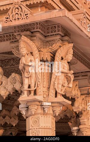 Dettagli architettonici del tempio di Swaminarayan nel porto di Diamante Rd, Calcutta, West Bengal, India Foto Stock