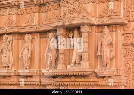 Dettagli architettonici del tempio di Swaminarayan nel porto di Diamante Rd, Calcutta, West Bengal, India Foto Stock