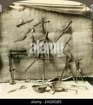 'Schirurgico strumenti da Pompei Physician's home, Napoli, Italia', C1909. Per essere visualizzati su un Sun stereoscopio scultura realizzata da Underwood &AMP; Underwood. [Rose Stereografia Company, Melbourne, Sydney, Wellington &AMP; Londra, c1909] Foto Stock