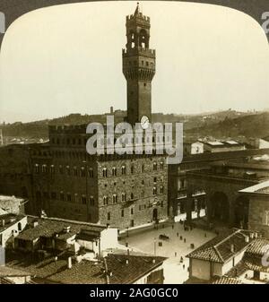 "Palazzo Vecchio e Piazza della Signoria, (S.E)., Firenze Italia', C1909. Il Palazzo Vecchio in Piazza della Signoria è stato costruito da Arnolfo di Cambio nel XIII secolo. Per essere visualizzati su un Sun stereoscopio scultura realizzata da Underwood &AMP; Underwood. [Rose Stereografia Company, Melbourne, Sydney, Wellington &AMP; Londra, c1909] Foto Stock