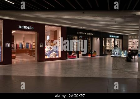 Shopping Mall dietro i cancelli dell'aeroporto di Schiphol nei Paesi Bassi 2019 Foto Stock