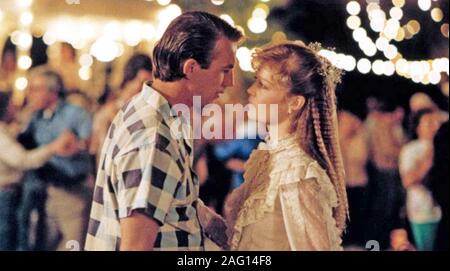 FANDANGO 1985 Warner Bros film con Kevin Costner e Suzy Amis Foto Stock