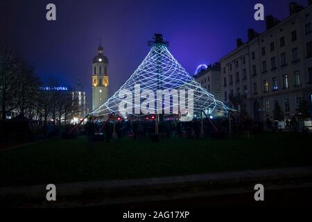 Lione, Francia, Europa, 6 dicembre 2019, vista la Fetes des Lumiers aka festival della luce e il Pavillon nel luogo di Antonin Poncet Foto Stock