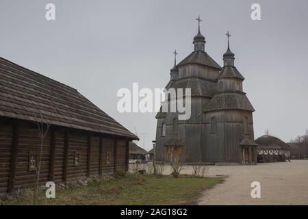 In legno Chiesa Ortodossa nel museo di Cosacchi Zaporizhian 'Zaporizhian Sich' di Khortytsia, Zaporozhye city, Ucraina Foto Stock