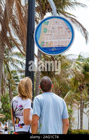 Miami Beach Florida,Ocean Drive,sign,map,information,man men maschio,woman female women,couple,FL100419064 Foto Stock
