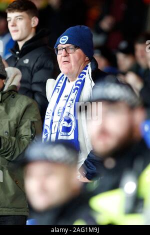 Londra, Regno Unito. Xvi Dec, 2019. Una presenza della polizia di fronte al Brighton & Hove Albion tifosi durante il match di Premier League tra Crystal Palace e Brighton e Hove Albion a Selhurst Park, Londra, Inghilterra il 16 dicembre 2019. Foto di Carlton Myrie/prime immagini multimediali. Credito: prime immagini multimediali/Alamy Live News Foto Stock