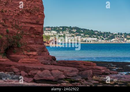 Paignton, Torbay, Inghilterra, Regno Unito: Giugno 06, 2019: vista dal Preston Sands verso Torquay Foto Stock