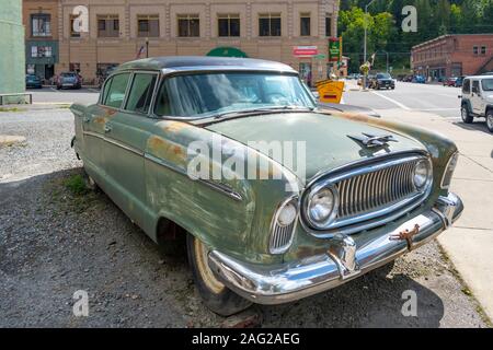 Wallace, Idaho - 2 Settembre 2019: UN 1956 Nash Ambassador si siede in un parcheggio nel centro storico della città di Wallace, Idaho, Stati Uniti d'America Foto Stock