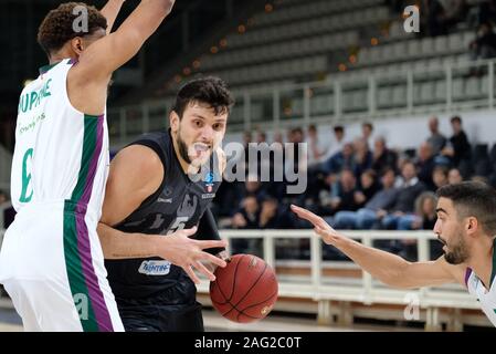 Trento, Italia. Xvii Dec, 2019. Alessandro gentile (5) dolomiti energia trentino durante il Dolomiti Energia Trento vs Unicaja Malaga, Basket campionato EuroCup a Trento, Italia, Dicembre 17 2019 Credit: Indipendente Agenzia fotografica/Alamy Live News Foto Stock