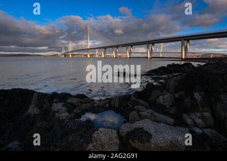 Il nuovo Queensferry attraversando il quale attraversa il Firth of Forth tra South Queensferry e North Queensferry aperto al traffico il 30 agosto 2017 Foto Stock