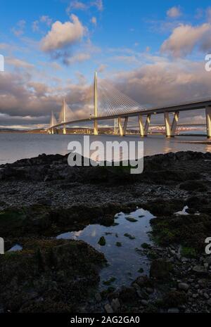 Il nuovo Queensferry attraversando il quale attraversa il Firth of Forth tra South Queensferry e North Queensferry aperto al traffico il 30 agosto 2017 Foto Stock