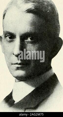 . Scannell's New Jersey prima cittadini : biografie e ritratti di notevole vivono gli uomini e le donne del New Jersey con informazione scorci nello stato della storia e affari. til sono stati presi in consegna dalla PublicService Corporation di New Jersey. Il Palisades Trust & fideiussione com-pany, di cui egli è il difensore e fiducia Ofticer, è stata organizzata da Mr.Wakelee, così come lo erano il Rockland Electric Company di Bergen County e tlieRegistrar e trasferimento di azienda del New Jersey e di New York, in whichhe è ancora attivamente interessati. Nel 1911 il sig. Wakelee è stata fatta Attorney per il servizio pubblico di corpo-ratio Foto Stock