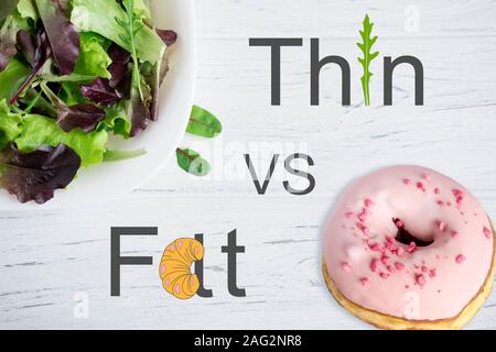 Vs sottile di grasso. Foto concettuale sul tema della nutrizione sana. Danno da cibo dolce. Foto Stock