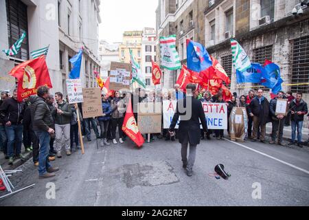 Roma, Italia. Xvii Dec, 2019. I lavoratori della società cinese Wanbao ACC (foto di Matteo Nardone/Pacific Stampa) Credito: Pacific Press Agency/Alamy Live News Foto Stock