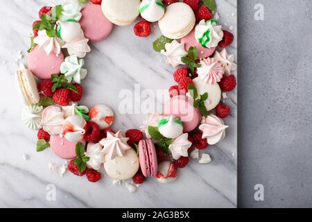 Dolce di Natale idea, macarons corona Foto Stock