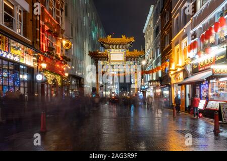 Londra, Regno Unito. Xvii Dec, 2019. Dicembre 17, 2019, Londra, Inghilterra: Londra di notte.Nella foto China town Credito: Grzegorz Banaszak/ZUMA filo/Alamy Live News Foto Stock