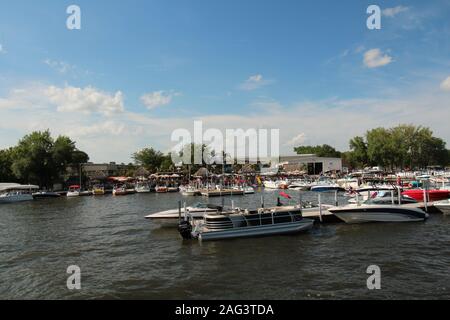 Barche su un bellissimo lago preso in Iowa Foto Stock