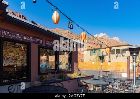 Utah, NOV 11: auto vista esterna del Centro Visitatori del Parco Nazionale di Zion Visitor Center il Nov 11, 2019 a Utah Foto Stock