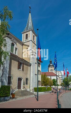 Francia, Haute-Savoie, Annecy, Old Town, Vista lungo Quai Eustache Chappuis Foto Stock