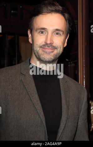 Michael Xavier assiste le tende il Musical premere notte al Wyndhams Theatre di Londra. Foto Stock