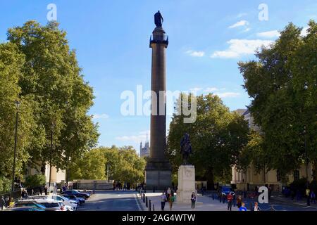 Il duca di York colonna con la statua del re Edward VII a cavallo in Pall Mall, Londra, Inghilterra. Foto Stock