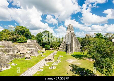 TIKAL, GUATEMALA Piramidi situate in El Peten reparto, Parco Nazionale di Tikal. Foto Stock